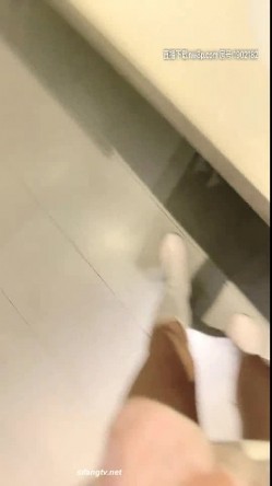 好身材的直播小姐姐户外勾引路人去肯德基则所啪啪大战，真妈的刺激 截图15