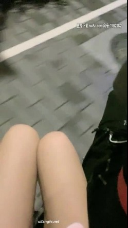 好身材的直播小姐姐户外勾引路人去肯德基则所啪啪大战，真妈的刺激 截图16