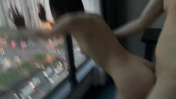 泄密流出某大神玩弄两个云南哈尼族黎族小姐姐SM捆绑飘窗对着大街啪啪舔脚吞精敷面膜 截图10