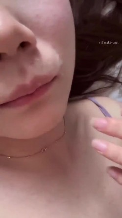 极品反差婊 调教极品婊子，如母狗一般趴在胯下吞吊，超猛颜射，让她回味无穷 截图14