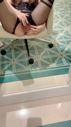 推特绿帽NTR夫妇刷锅第一人【娇妻日记】订阅私拍，户外露出、约单男、换妻4P 截图3