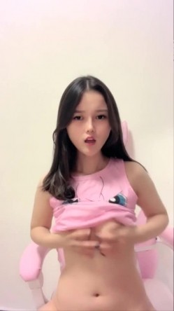 可爱萌妹长相甜美又出新视频啦 手戴套插粉逼 截图8