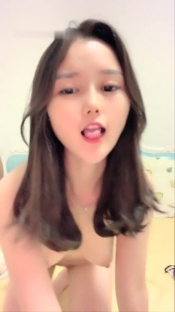 可爱萌妹长相甜美又出新视频啦 手戴套插粉逼 截图15