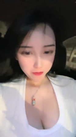 178胸膜！~【傲胸新木优子】，KTV土豪淫乱，高端酒店会牛郎！夜生活真是丰富，之前还爱装逼不脱呢 截图1