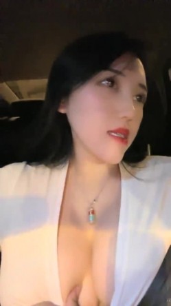 178胸膜！~【傲胸新木优子】，KTV土豪淫乱，高端酒店会牛郎！夜生活真是丰富，之前还爱装逼不脱呢 截图2