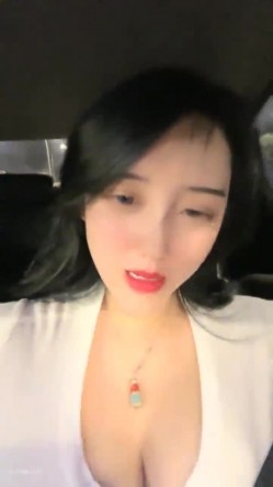 178胸膜！~【傲胸新木优子】，KTV土豪淫乱，高端酒店会牛郎！夜生活真是丰富，之前还爱装逼不脱呢 截图3