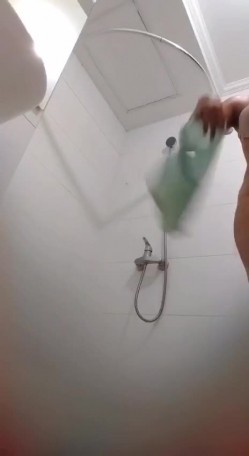 大神潜入多个女生宿舍窗外偷拍她们洗澡 ️各式各样的奶子和黑森林让你魂牵梦绕 无水原版 截图12