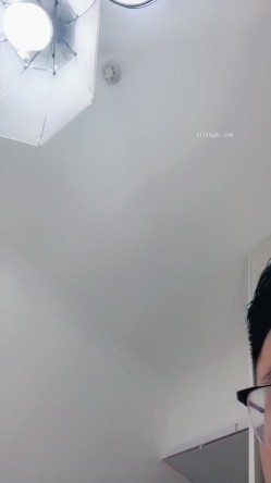 高颜大长腿 巨乳御姐【阿朱妹妹】被眼睛男调教 深喉 狂插 搞难度舔逼 直播表演狠到位 截图6