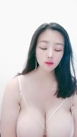 超级巨乳主播『椰汁西米露』高清源码录制35小时直播合集 无毛粉逼健身器材上甩大奶 截图1