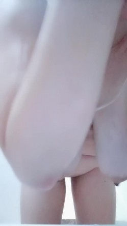 超级巨乳主播『椰汁西米露』高清源码录制35小时直播合集 无毛粉逼健身器材上甩大奶 截图5