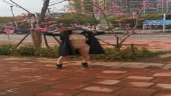 万人求购，推特反差婊，顶级绿帽骚妻【嫂子爱露出】一女战多男，群P大乱交，捆绑调教野战 截图4