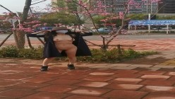 万人求购，推特反差婊，顶级绿帽骚妻【嫂子爱露出】一女战多男，群P大乱交，捆绑调教野战 截图5