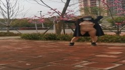 万人求购，推特反差婊，顶级绿帽骚妻【嫂子爱露出】一女战多男，群P大乱交，捆绑调教野战 截图11