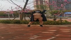 万人求购，推特反差婊，顶级绿帽骚妻【嫂子爱露出】一女战多男，群P大乱交，捆绑调教野战 截图12