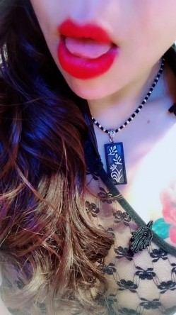 肤白貌美奶大臀圆的极品熟女好姐风骚艳舞 三点尽露超大尺度带来不一样的极致诱惑 截图2