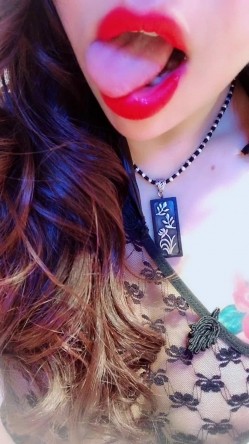 肤白貌美奶大臀圆的极品熟女好姐风骚艳舞 三点尽露超大尺度带来不一样的极致诱惑 截图3