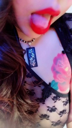 肤白貌美奶大臀圆的极品熟女好姐风骚艳舞 三点尽露超大尺度带来不一样的极致诱惑 截图6