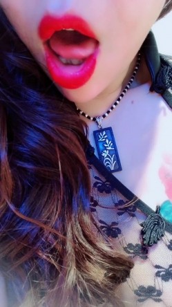 肤白貌美奶大臀圆的极品熟女好姐风骚艳舞 三点尽露超大尺度带来不一样的极致诱惑 截图9