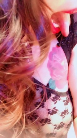 肤白貌美奶大臀圆的极品熟女好姐风骚艳舞 三点尽露超大尺度带来不一样的极致诱惑 截图10