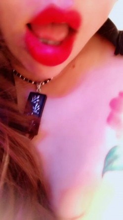 肤白貌美奶大臀圆的极品熟女好姐风骚艳舞 三点尽露超大尺度带来不一样的极致诱惑 截图13