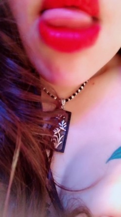 肤白貌美奶大臀圆的极品熟女好姐风骚艳舞 三点尽露超大尺度带来不一样的极致诱惑 截图15