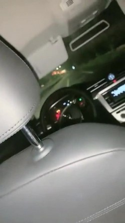 买了新车约拜金小姐姐出来试试避震效果 十几万也就勉强接受吧！ 截图8