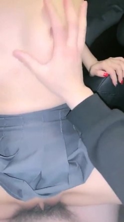 买了新车约拜金小姐姐出来试试避震效果 十几万也就勉强接受吧！ 截图10