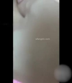 灌醉白虎母女双飞 骚妈中途醒来 只能威逼利诱，射精在面膜上让母女敷，玩的真刺激 截图8
