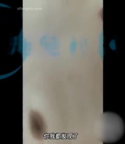 灌醉白虎母女双飞 骚妈中途醒来 只能威逼利诱，射精在面膜上让母女敷，玩的真刺激 截图14