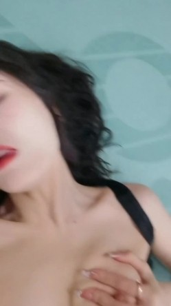 极品长卷发御姐道具自慰女上位骑插道具自玩打桩，特写自慰掰穴粉色逼逼 截图2