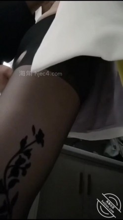 乱伦大神骚逼岳母 最新贩卖视频岳父醉酒喝多，我肏极品骚逼岳母 截图5