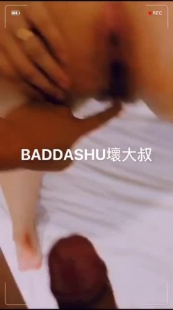 专约极品良家尤物大神【坏大叔】超极品身材反差尤物人妻当成鸡巴套子爆操，端庄人妻被操的骚叫不停 截图11