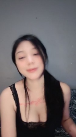 ️最新流出，良家G乳御姐【新人桃子】下海福利，劲爆骚舞大屌贴脸坐骑抠逼喷水 截图4