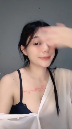 ️最新流出，良家G乳御姐【新人桃子】下海福利，劲爆骚舞大屌贴脸坐骑抠逼喷水 截图9