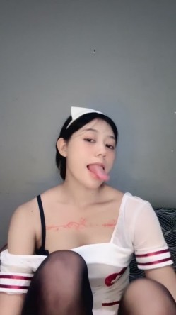 ️最新流出，良家G乳御姐【新人桃子】下海福利，劲爆骚舞大屌贴脸坐骑抠逼喷水 截图13
