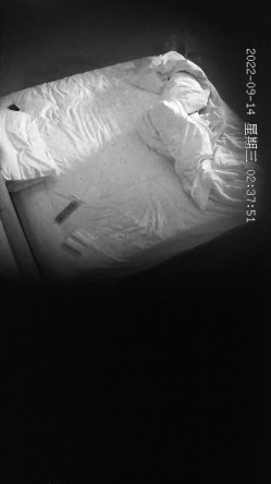 新流出酒店偷拍 ️两对男女开房其中一对男同激情做爱 截图4