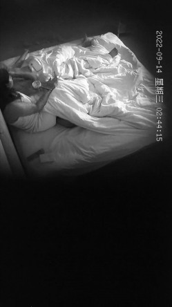新流出酒店偷拍 ️两对男女开房其中一对男同激情做爱 截图6
