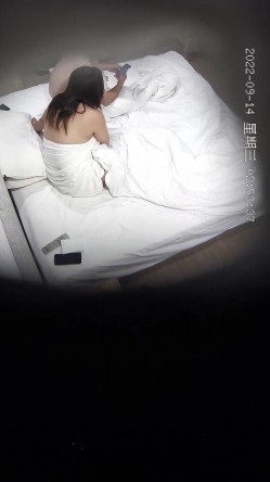 新流出酒店偷拍 ️两对男女开房其中一对男同激情做爱 截图8