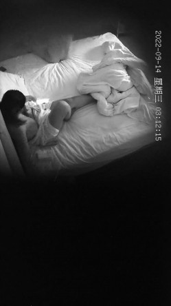 新流出酒店偷拍 ️两对男女开房其中一对男同激情做爱 截图12