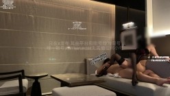 推特新晋高质量NTR绿帽夫妻明星颜值极品人妻「ROSEWU」被单男高难度操逼，老公不忍心过来照顾，结果淫水喷一地 截图12