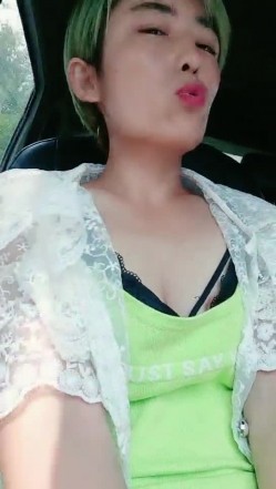 大黑鸡巴哥再草黄毛少妇，激情户外全程露脸深喉大鸡巴激情开干，掰着骚逼让大哥草菊花，淫声荡语激情不断 截图1