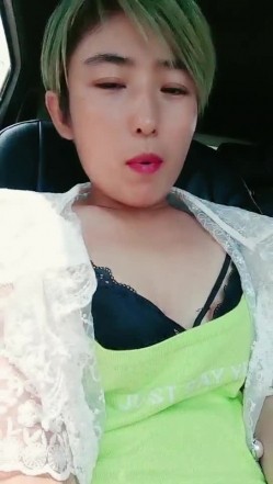 大黑鸡巴哥再草黄毛少妇，激情户外全程露脸深喉大鸡巴激情开干，掰着骚逼让大哥草菊花，淫声荡语激情不断 截图2