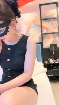 坐标魔都，淫荡的姐妹花，【少妇可同城可空降】，极品美少妇拉闺蜜下海，2女服侍一男，哪个男人忍得了，逼逼都要被干肿了 截图4