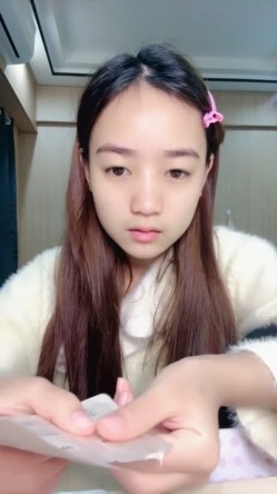 大四学生妹，需要赚点生活费和学费，【沐言】，甜美乖巧真清纯，素颜大尺度展示中 截图1