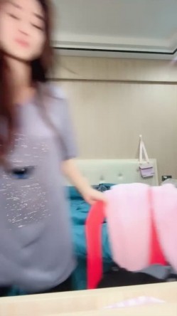 大四学生妹，需要赚点生活费和学费，【沐言】，甜美乖巧真清纯，素颜大尺度展示中 截图5
