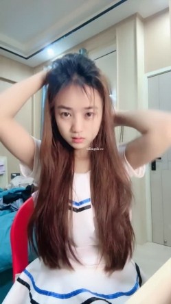 大四学生妹，需要赚点生活费和学费，【沐言】，甜美乖巧真清纯，素颜大尺度展示中 截图8