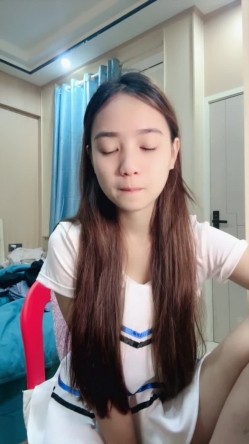 大四学生妹，需要赚点生活费和学费，【沐言】，甜美乖巧真清纯，素颜大尺度展示中 截图11
