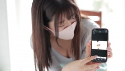 MIFD-152 自前の下着動画を宣伝したのが超エロすぎて垢BANされた FカップおっぱいYo●Tu●e●（普段は下着屋のお姉さん）乳首＆マ●コ丸出しで凄イキAVデビュー！！ 辻さくら 截图1