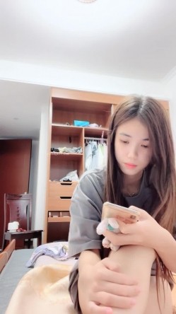 校花学姐下海！好美啊~【妮妮这呢】道具自慰！ 截图2