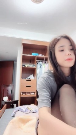 校花学姐下海！好美啊~【妮妮这呢】道具自慰！ 截图3